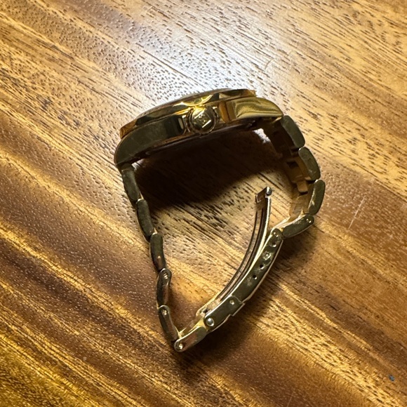 Invicta Gold and Blue Men's Watch - Picture 6 of 6